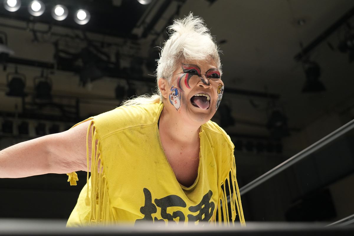 スターダム】“極悪女王”ダンプ松本がコズエンの玖麗さやかを圧殺し再参戦を要求！「岡田社長、また試合組めよ！」 | プロレスTODAY