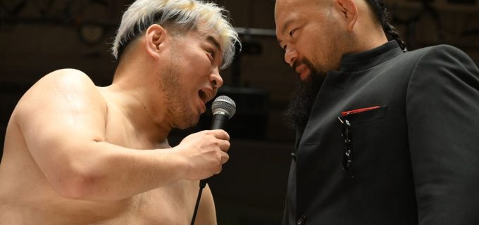 グレート‐O-カーンがDDTに電撃来場し、男色ディーノに声優をセコンドにつけての戦いを要求！この一戦は“非公認”EXTREME王座戦に