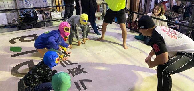 【大日本】児童福祉施設の子ども達が道場訪問、リング上で選手と交流