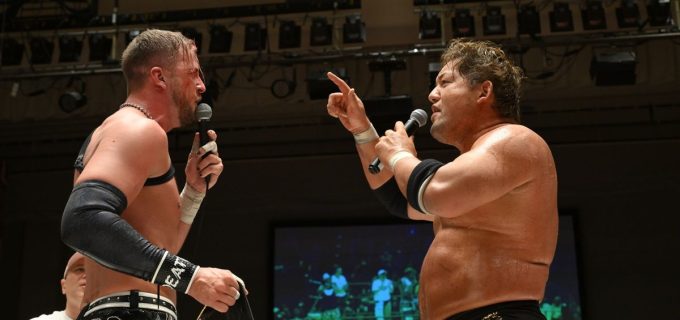 【DDT】クリス・ブルックスが石川修司との死闘制し、KO-D無差別級王座V2！試合後まさかのコラボでジャイアントリサイタルが実現！