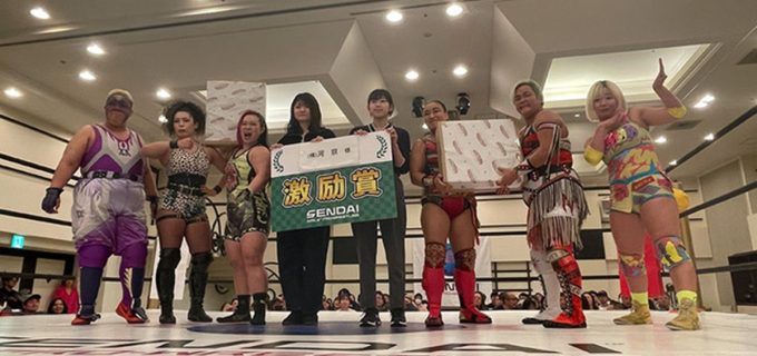 【仙女】会津若松大会 アジャコングが貫禄の勝利、里村明衣子に花束贈呈