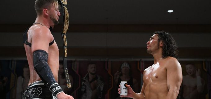 【DDT】王者クリス・ブルックスが高梨将弘を撃破、試合後に救急搬送の事態発生「現在医療機関において精密検査を行っております」