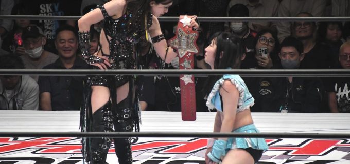 【スターダム】ワールド王者・上谷沙弥が「シンデレラトーナメント」覇者・玖麗さやかに完勝し王座V3！「誰かの代わりになんてなろうとしなくていいんだよ」