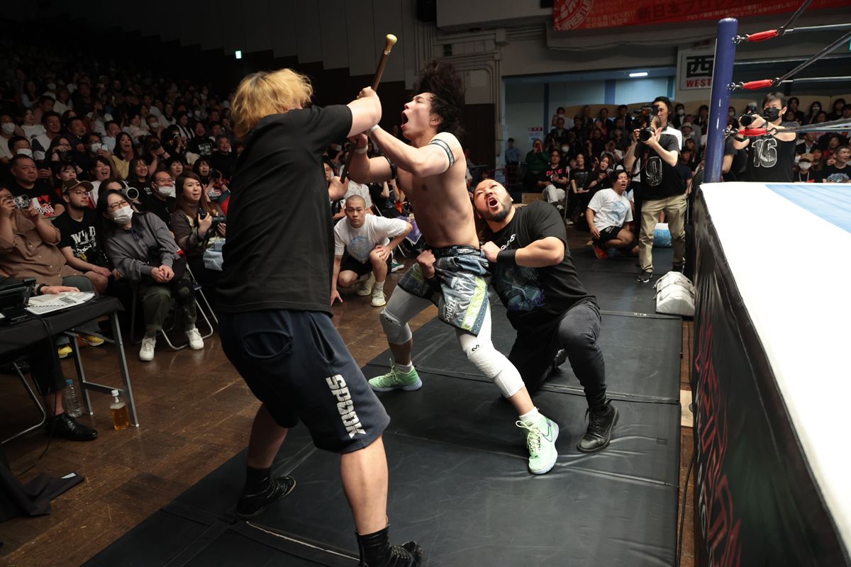 新日本】『BOSJ』SHOがYOHとの因縁戦を制す！ H.O.T総動員で完封
