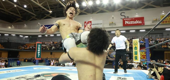 【新日本】『BOSJ』YOHが“蒼魔刀”を繰り出しMAOを撃破「君も僕も2勝3敗。同じ横一列じゃない」