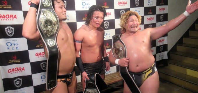 【ドラゴンゲート】キャリア9ヵ月の帆希がマシーン・Jを粉砕し、ISHIN、加藤良輝とトライアングルゲート王座強奪！「俺たちにもう怖いものなんてないよ」