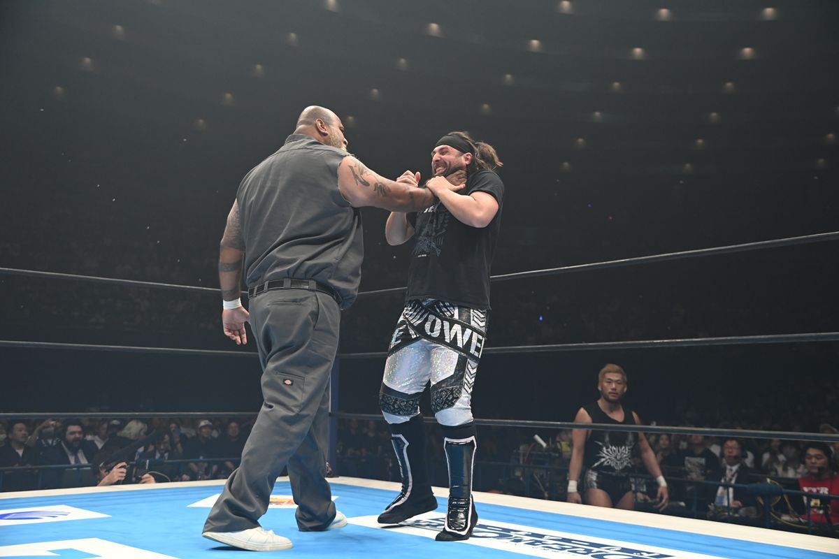 新日本プロレス　ドン・ファレ&チェーズ・オーエンズ 新日本】“ドン”ファレ降臨、“裏切りのX”オーエンズが仲間を攻撃