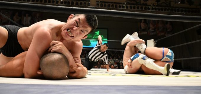 【DDT】UNIVERSAL王者・鈴木みのるが前哨戦で青木真也に失神させられ錯乱！「青木、次は苦しめ！」