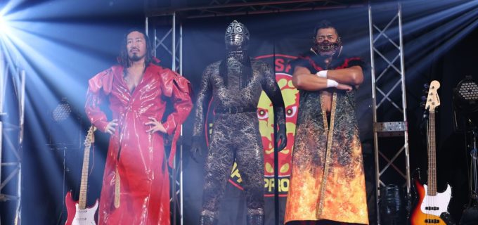 【新日本】辻・鷹木にシュン・スカイウォーカーが電撃合流！““付き人対決”に割って入り快勝も、鷹木との因縁深まる「神戸ワールド、負けたらどうすんだよ？」