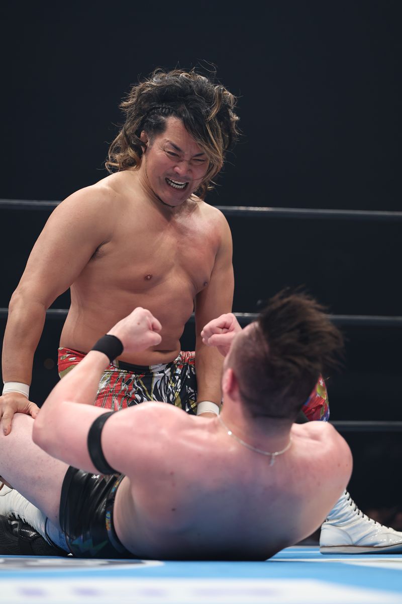 新日本プロレス　ヤングライオン　棚橋弘至サイン入り　#白るまんどのフィギュア 写真：【新日本】棚橋弘至がシングル初対戦のヤングライオン