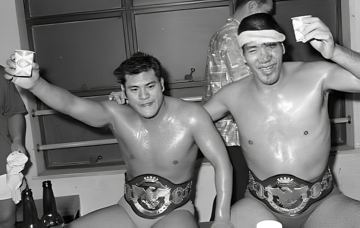 新調された世界タッグベルト 「チャンピオンの証し」様々なベルトが