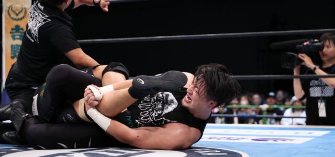 【新日本】帝国、H.O.T.の非情なる蹂躙の前に陥落！成田、オーカーンの膝を完全破壊し『G1』5勝目「侵略者から守ってやったぞ」