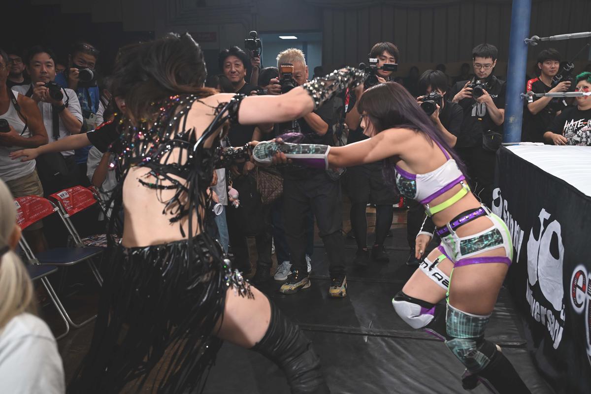 女子プロレス　スターダム　QQ クイーンズクエスト　ベースボールTシャツ　上谷 スターダム クイーンズクエスト ベースボールTシャツ - メルカリ