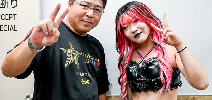 スターダム吏南と元スワローズ真中満。プロレスと野球、世代と競技を超えた名コンビ誕生!?