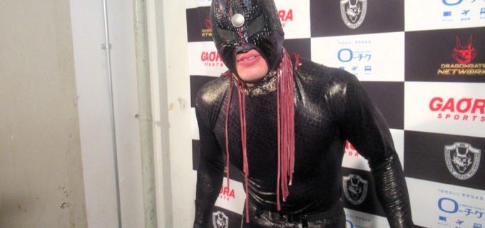 【ドラゴンゲート】シュン・スカイウォーカーが新人2人と組み、極悪軍団が持つトライアングルゲート王座に挑戦へ！「新人にベルトを獲られるところ、屈辱を味わうところを楽しみにしてま〜す！」