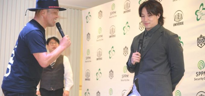 【DDT】『週刊パイルドライバー』記者を自称する鈴木みのるの質問攻めに上野勇希はたじたじも、「僕が2冠のチャンピオンになる」と自信