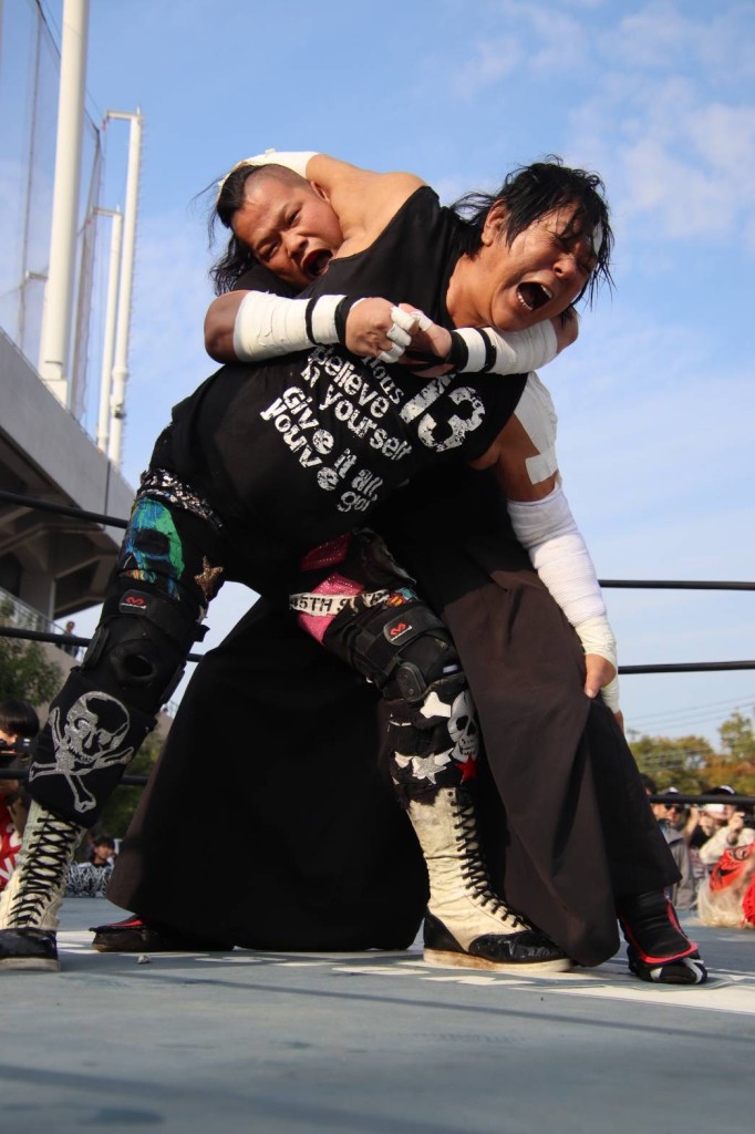 大仁田厚、1年ぶりの“出禁解除”！川崎フロンターレ戦前に電流爆破で大