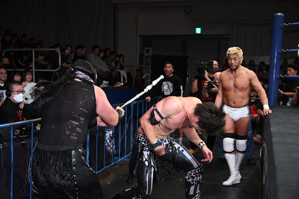 新日本】武知海青、屈辱の“パイプカット”葬。H.O.T.がDDT軍を惨殺も