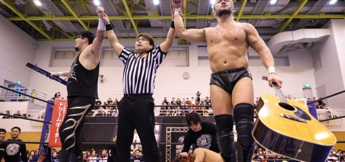 【新日本】フィンレー手錠拘束の悪夢！ 孤立したヒロムをSANADA＆成田がなぶり殺し、H.O.T.が『WTL』単独首位へ浮上