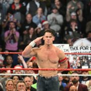 【WWE】ジョン・シナ、23年の伝説に幕！不屈の男が選んだ「タップアウト」という選択　“皇帝”グンターに介錯されリングを去る