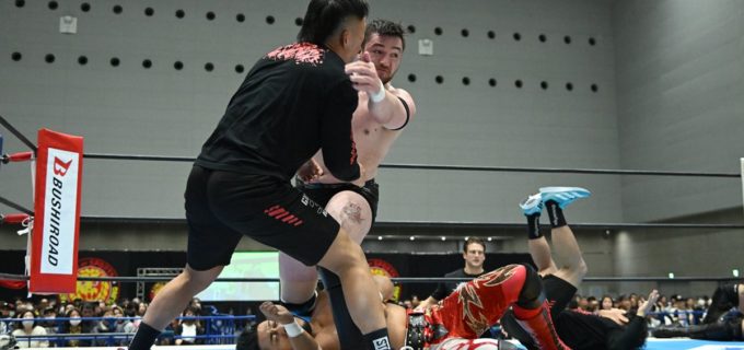 【新日本】カラム・ニューマン暴走のイス攻撃で反則負け！ 鷹木信悟は連合帝国を「ZEMPIRE＝全敗あ」と一刀両断、1.4ドームの“X”に注目