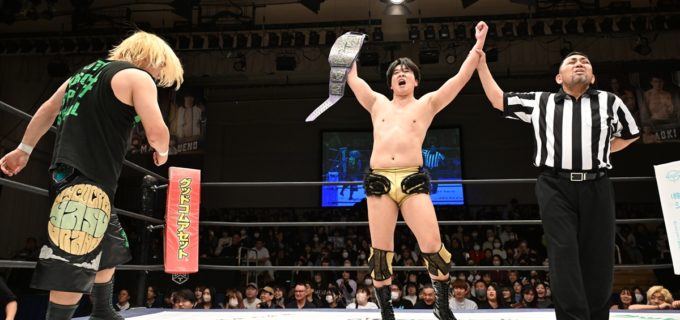 【DDT】EXTREME王者To-yが“ベルト泥棒”ヤス・ウラノを下し王座V6！「最高の富と最高のプロレスを求めていく」