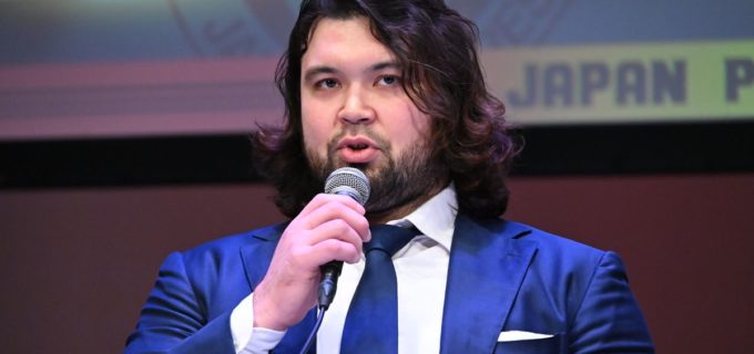 【新日本】五輪金メダリスト・ウルフアロンがデビュー戦で“敗者坊主＆柔道着剥奪”の理不尽要求を受諾！悪の王者EVILと会見で大乱闘