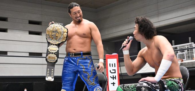 【新日本】王者・辻陽太と挑戦者ジェイク・リー、決戦直前に異例の“公開討論会”！ 舌戦の果てに共鳴した「魅力」と「真実」