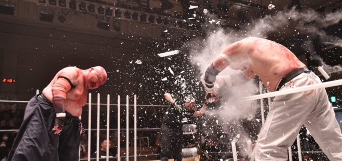 【大日本】アブドーラ・小林が菊田一美を下しデスマッチ王座V2！大門寺崇は伊東竜二を退けストロング王座守る。退団直前の青木優也は惜別の勝利