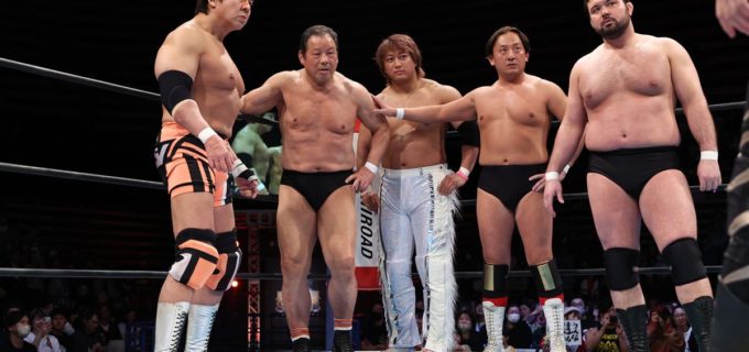 【新日本】ウルフアロンが本家の前で“無意識の”ドラゴンリングイン！ 72歳・藤波辰爾の背中に柔道金メダリストがプロレスの神髄を見る