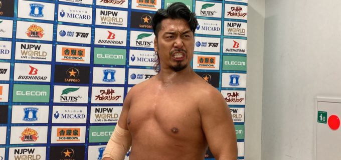 【新日本】鷹木信悟が“アルコールの洗礼”を突破しNJC8強へ！ 無法に染まる巨獣ファレへ「お前の野心はそんなもんじゃねぇ」と熱きエール