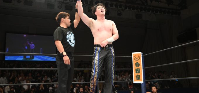 【新日本】マスター・ワトがフランシスコ・アキラとの因縁対決で意地の白星「必ず新日本プロレスのトップに立ってやる」