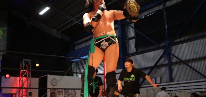 【2AW】王者・吉田綾斗が本田アユムからギブアップ奪取で無差別級V2！ 3WAYマッチでは異例の「VAR判定」も導入