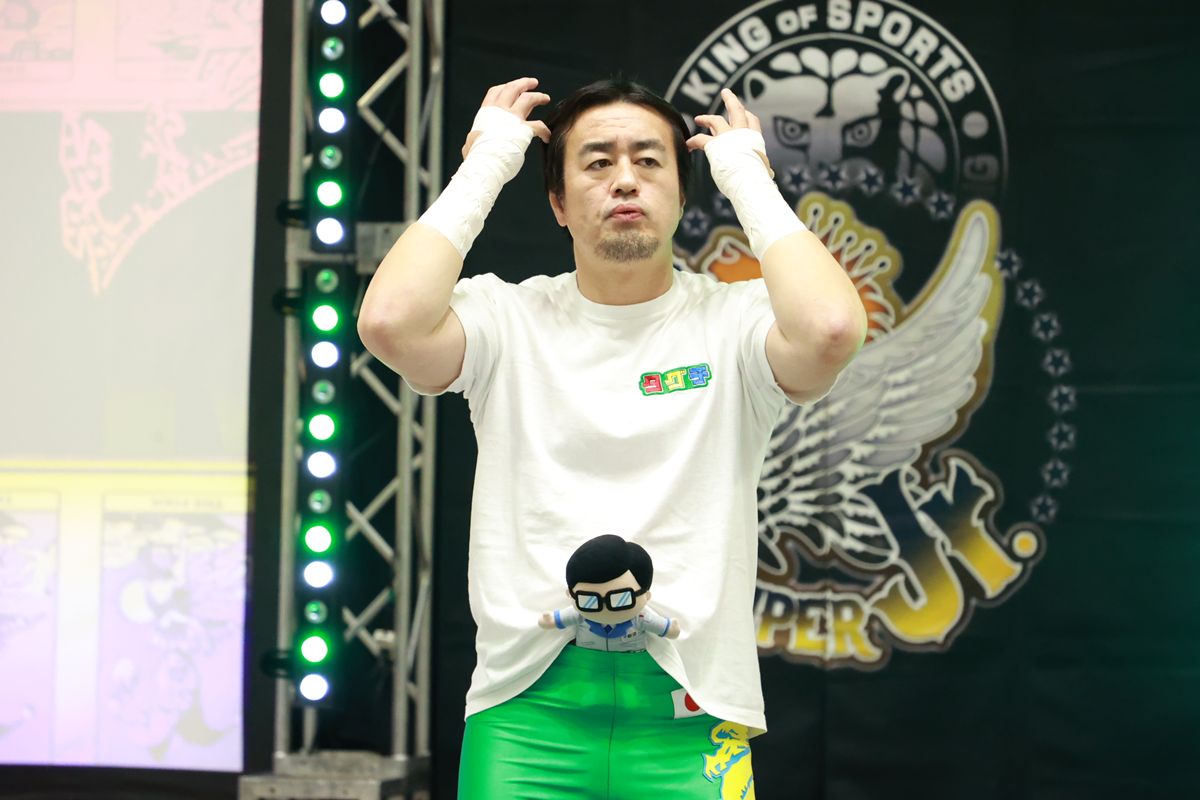 新日本】中分けカツラで揺さぶり！ロビー・エックスが田口隆祐の土俵で