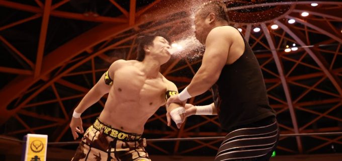 【新日本】掟破りのウィスキーミスト炸裂！YOHが「金丸に白丸」と逆転勝利を飄々と振り返る