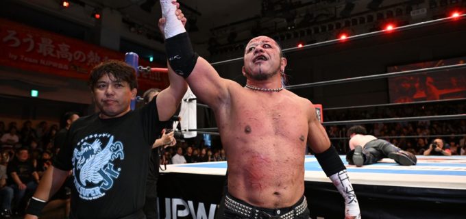 【新日本】生え抜きの意地も及ばず！葛西純が“SUPER Jr.用秘技”でマスター・ワトを血染めの丸め込み葬「葛西純を呼んで今さら後悔してんじゃねえぞ！」