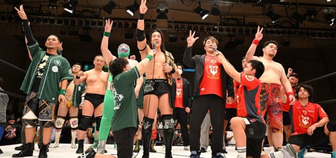 【DDTvs新日本 一面対抗戦PART2～後編】サプライズ登場のTAKESHITAの奮闘で勝敗など吹っ飛び大団円で幕！　ササダンゴ「ここまで新日本といい戦いができて、めちゃめちゃ楽しかった」