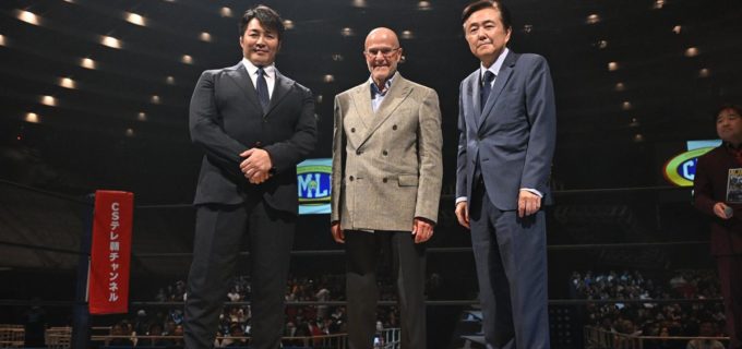 【新日本】激闘の大阪城ホールは日墨首脳の握手から幕開け！CMLLサルバドール・ルテロ社長が“強固な関係”を高らかに宣言「おたがいに心を通わせることで困難を超えた」