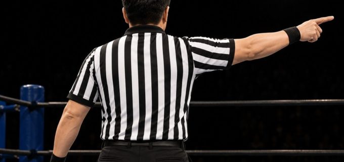 四角いジャングルから消えゆく威厳、レフェリーの権威低下がプロレスにもたらす危機！暴行も不問「空気を読むレフェリング」が蔓延
