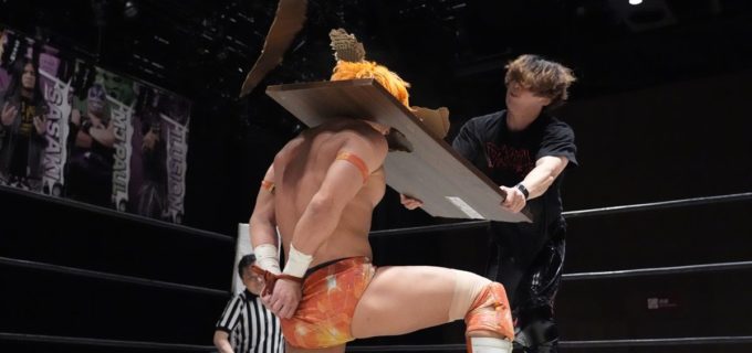 【DDT】岡谷英樹がタッチロープで拘束の暴挙！宮脇純太からギブアップ奪い王座死守、次戦は上野公園の怨み放つ宮本裕向戦