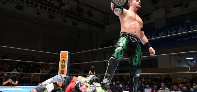 【新日本】狂気の“YOHゲーム”は無法地帯へ！アキラが鉄板とローブローで乱戦を制しジュニア王座挑戦権を強奪「本物の“アキラ100%”を見せてやる」